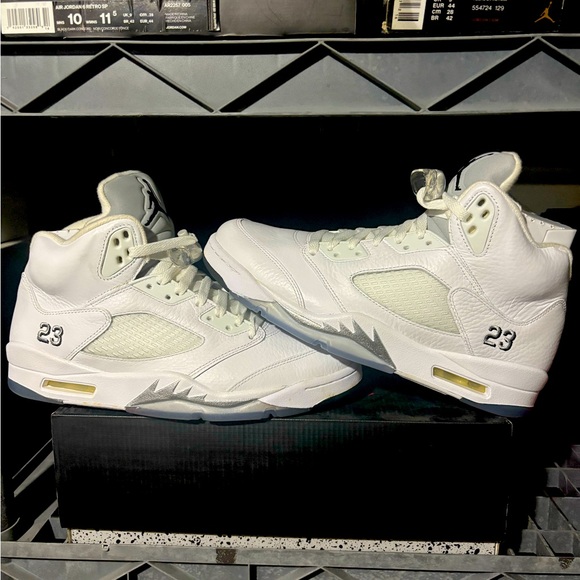 Jordan 5 Retro Metallic White’s 2015 - Picture 1 of 7